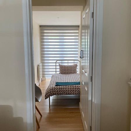 Single Room Only For One Adult Southall Zewnętrze zdjęcie