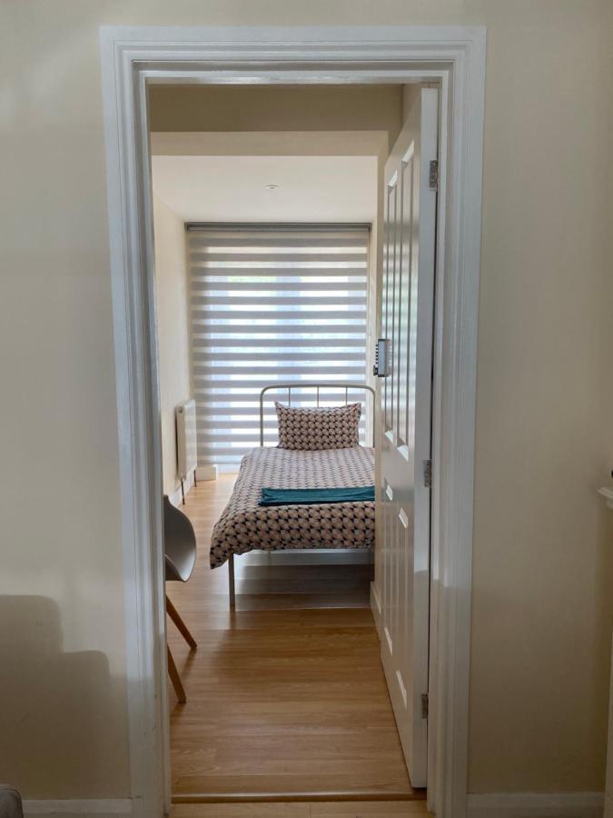 Single Room Only For One Adult Southall Zewnętrze zdjęcie